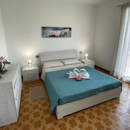 Water Lily Apartment Bardello Exterior foto