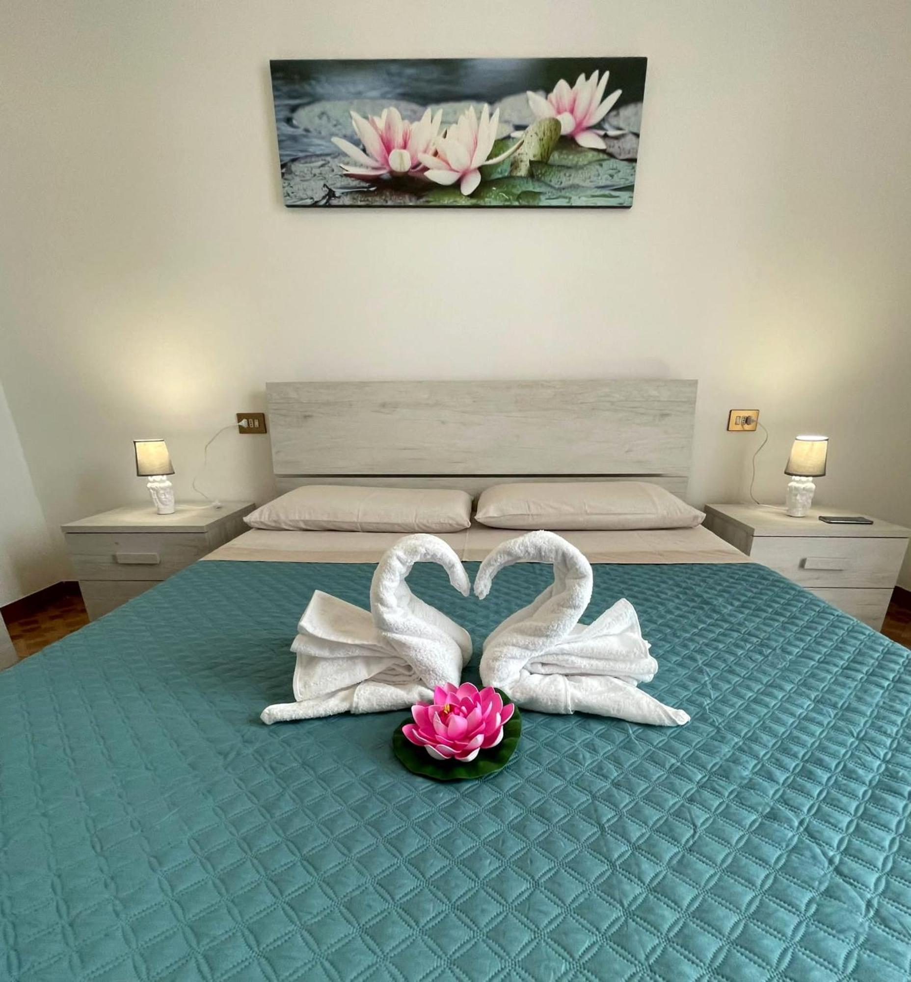 Water Lily Apartment Bardello Exterior foto